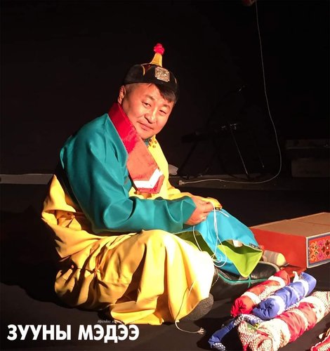 Н.Баярмагнай: Зодог шуудаг урлахдаа сайн өдөр харж эсгүүрээ хийдэг